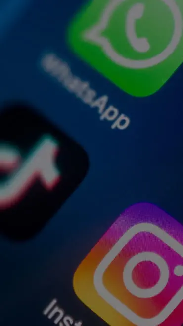 SNSアプリのアイコンが並ぶスマートフォン画面の拡大